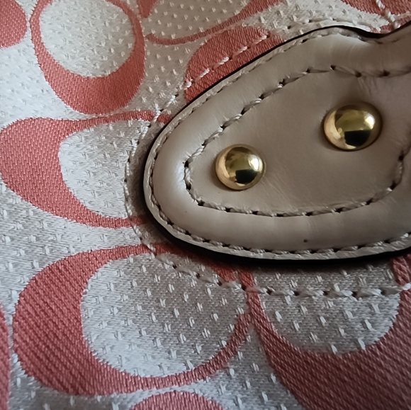 GUC Coach Dot Hallie Tote Melon & Ivory Fabric w/Ivory Leather Trim Pockets - Picture 12 of 13